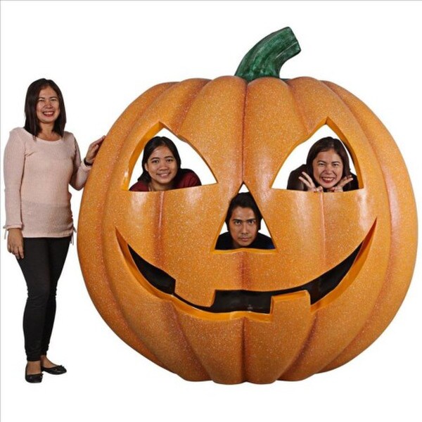 Pumpkin Patch Photo Op Statue